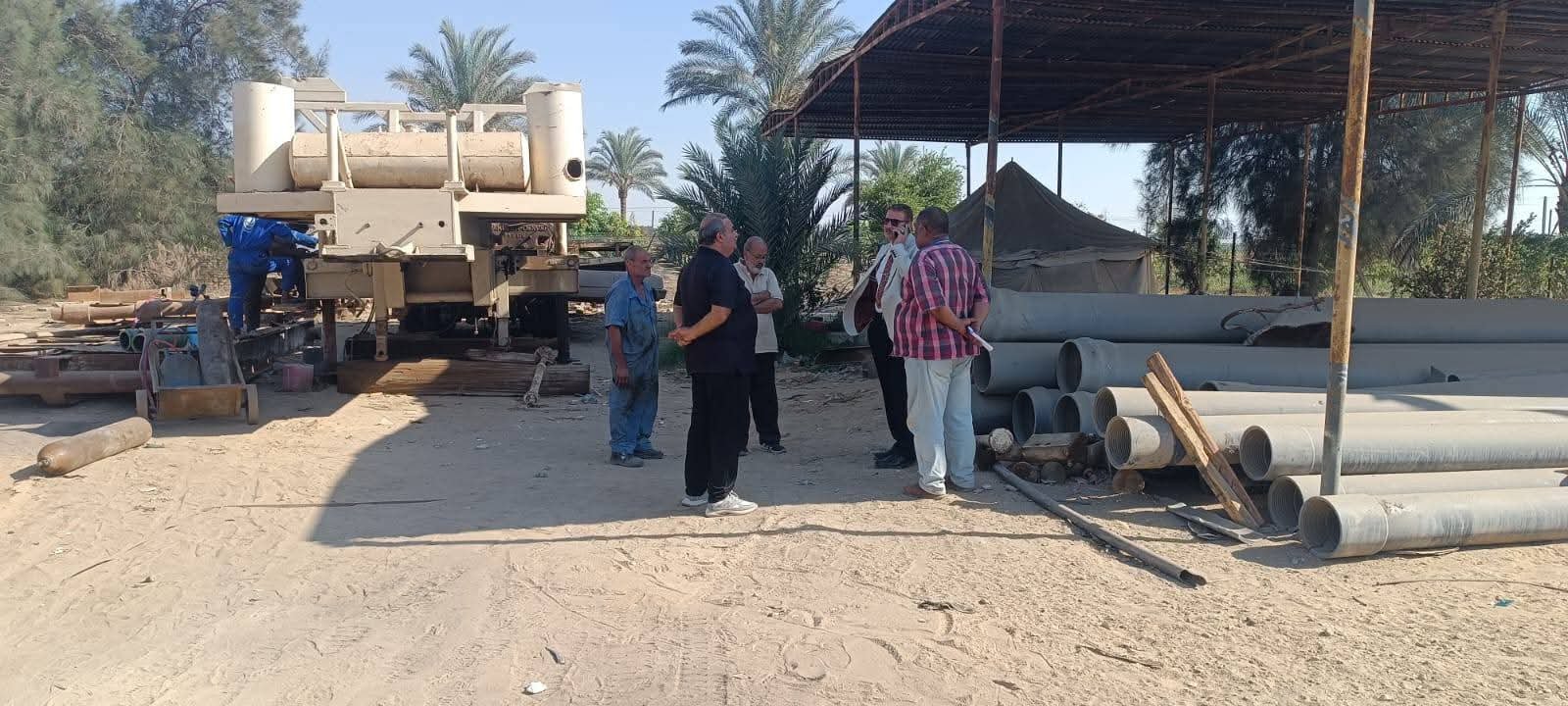 المهندس عبد الهادي محمد سلام رئيس شركة ريجوا يتفقد الورش الرئيسية بمنطقة الوادي الفارغ ومعدات الشركة.