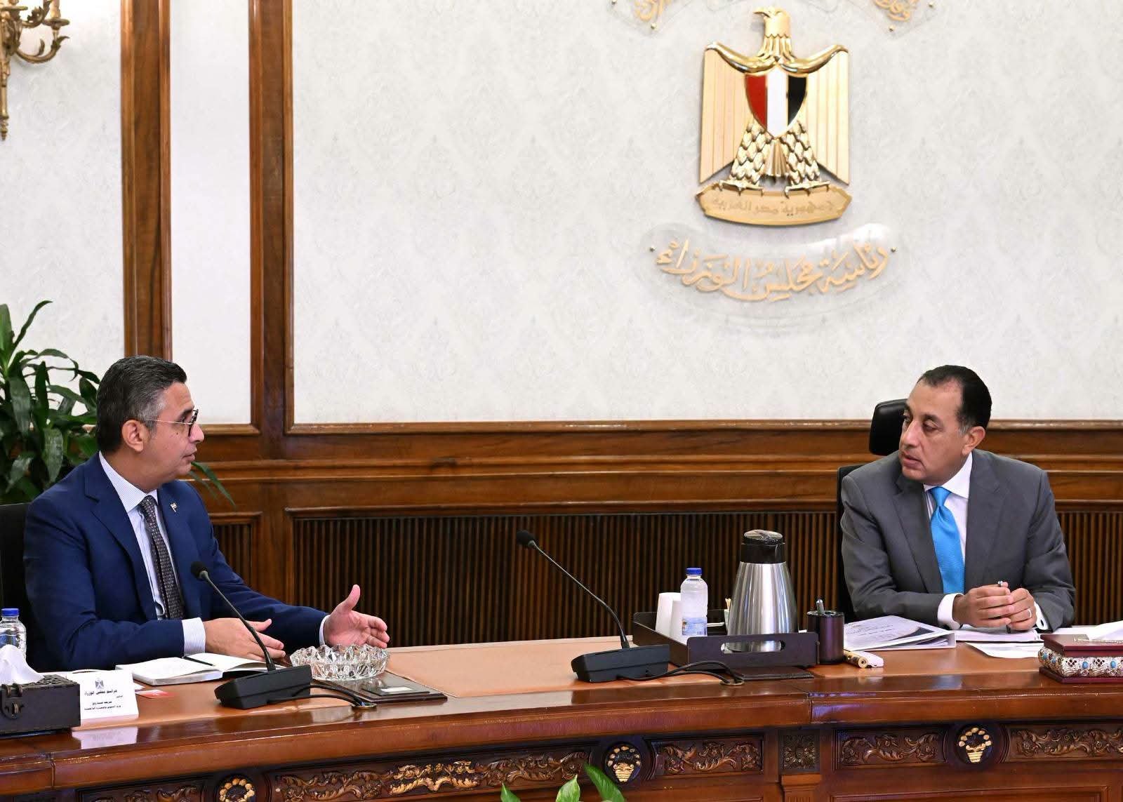 رئيس الوزراء مصطفى مدبولي يلتقي وزير التموين شريف فاروق لمتابعة توافر السلع الأساسية والمخزون الاستراتيجي وانتظام منظومتي الخبز والتموين