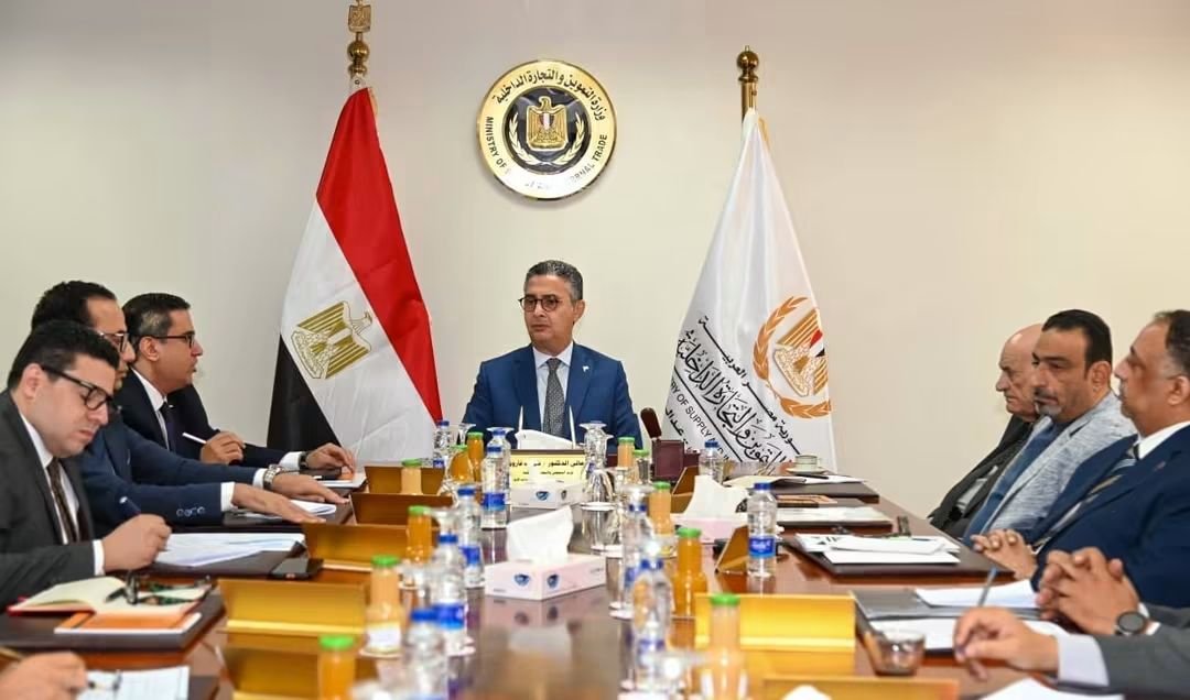 وزير التموين شريف فاروق يعقد اجتماعًا مع الشعبة العامة للمخابز وغرفة صناعة الحبوب لمتابعة منظومتي الطحن والخبز.