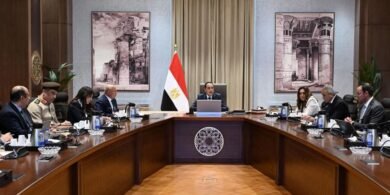 الدكتور مصطفى مدبولي خلال اجتماع مع وزراء النقل والتنمية المحلية والإسكان استعدادًا لمؤتمر أكتوبر