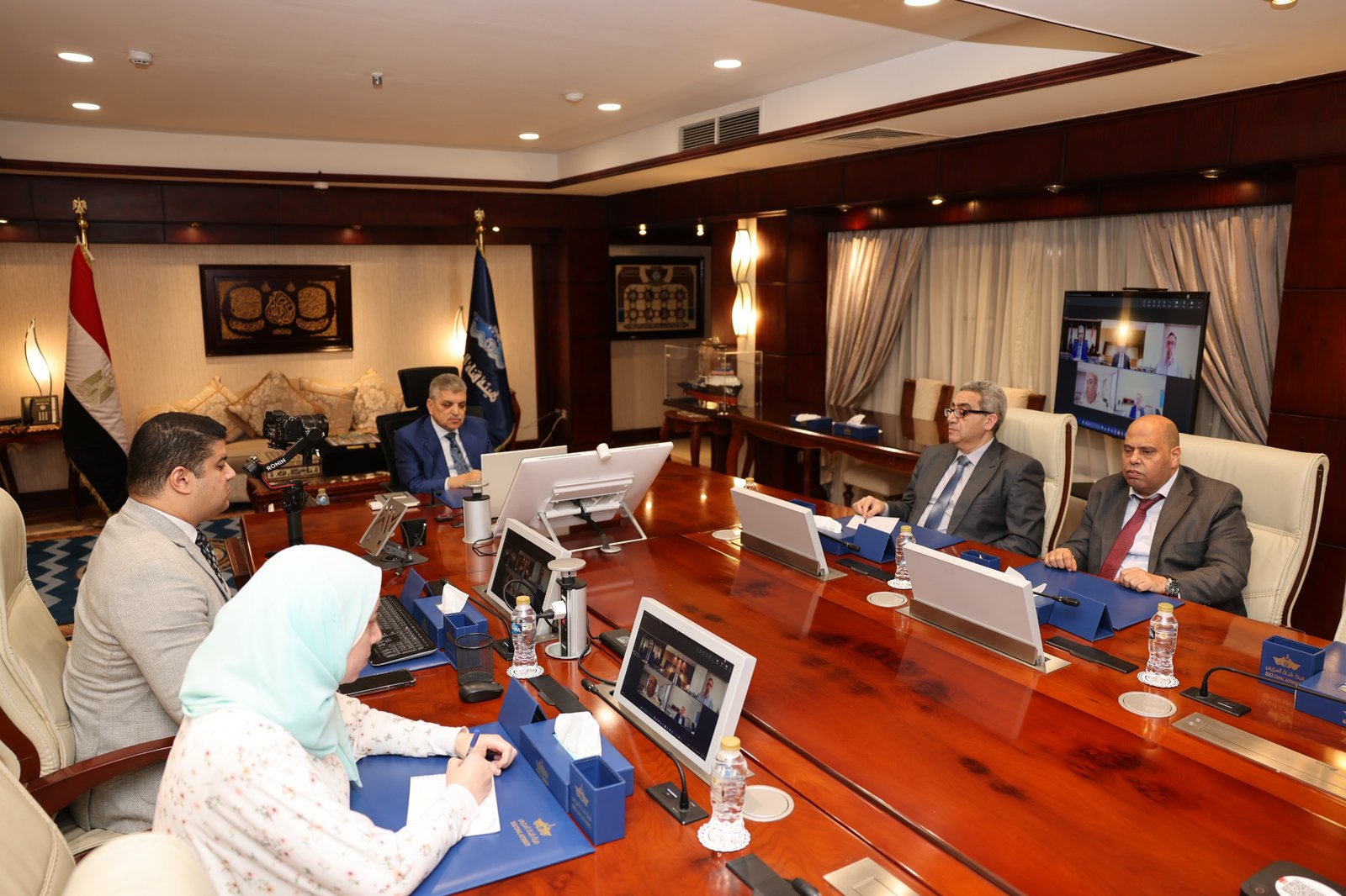 قناة السويس تبحث تعزيز التعاون مع  الخط الملاحي Hapag-Lloyd.